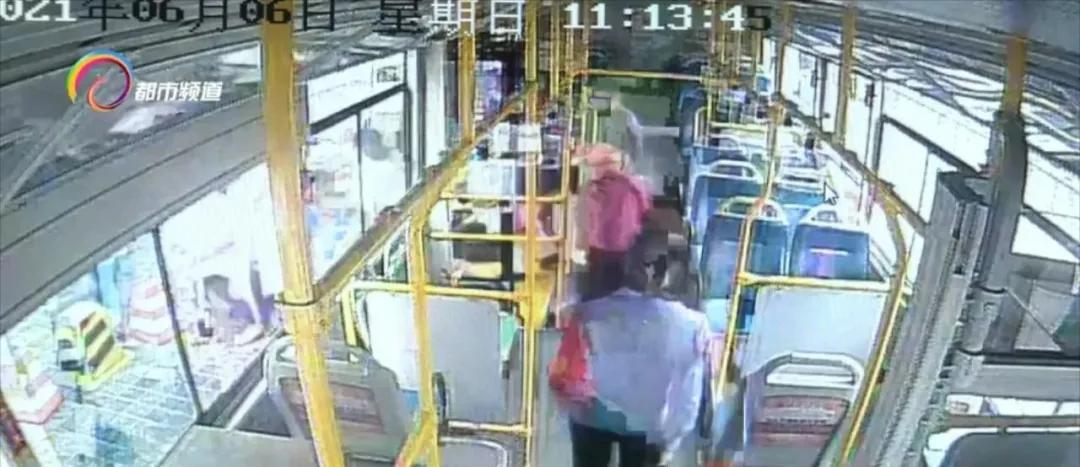 在公交车上丢了东西该去哪里认领,在公交车上丢了东西打哪个电话