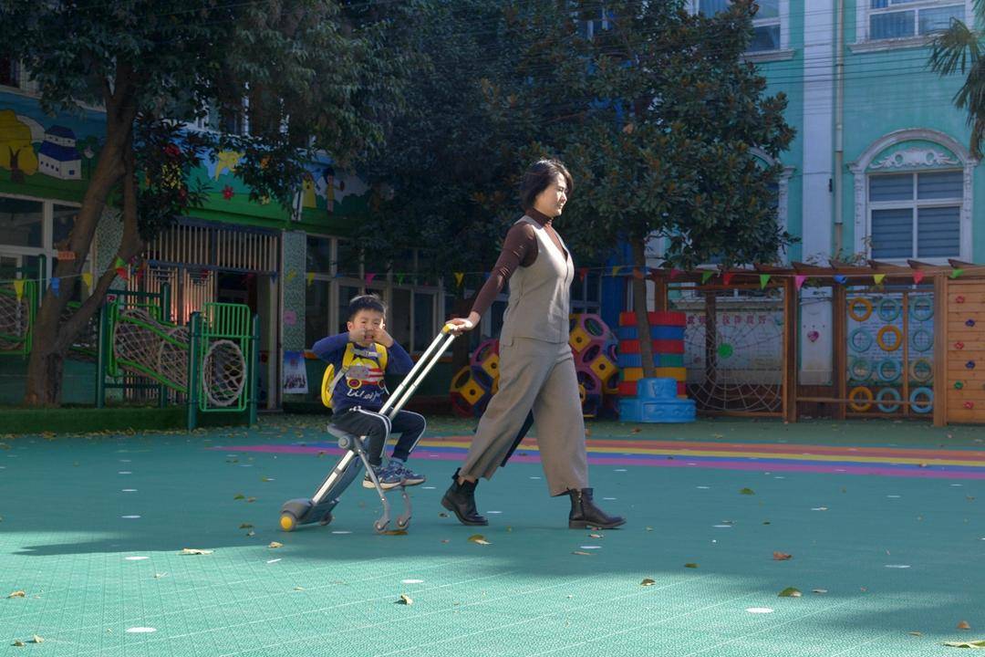 稚行遛娃箱B-Duck合作款评测:一箱两用能座还能装,券后589元