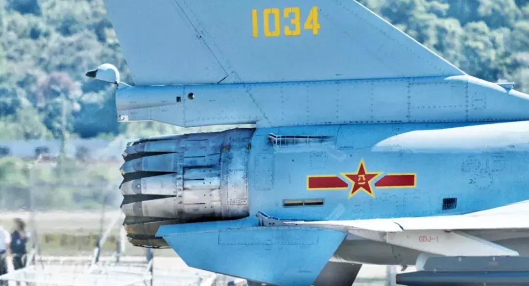 歼10b和f16哪个厉害,歼10b和f2对战