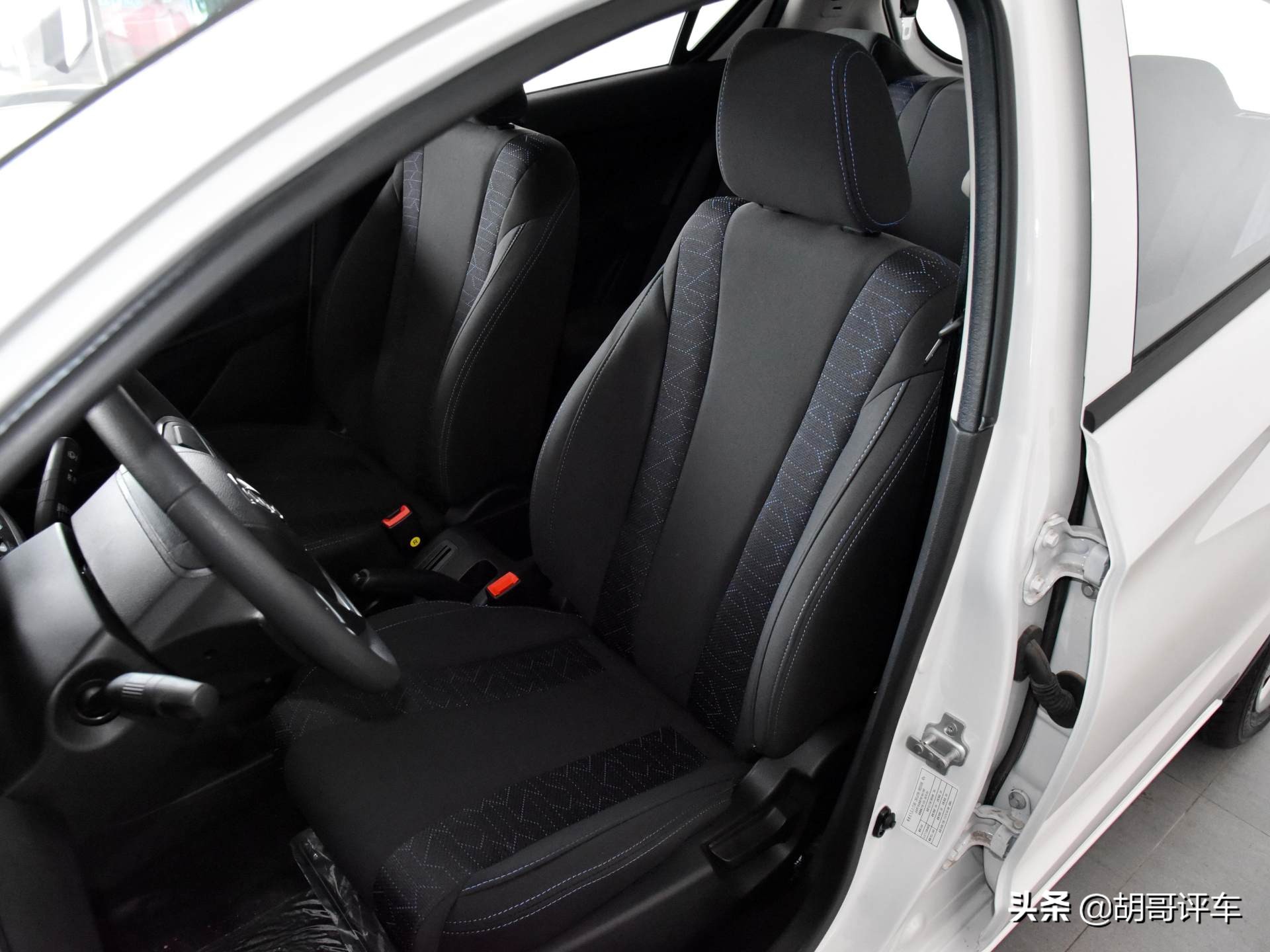 代步车推荐宝骏310实用,买菜车家用车