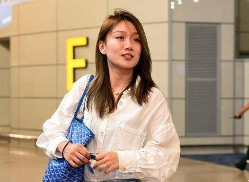 武磊和他妻子的爱情故事,武磊妻子清纯貌美