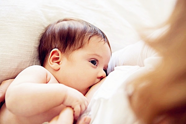 孩子喜欢摸妈妈胸部，超过这个时间必须得管管了