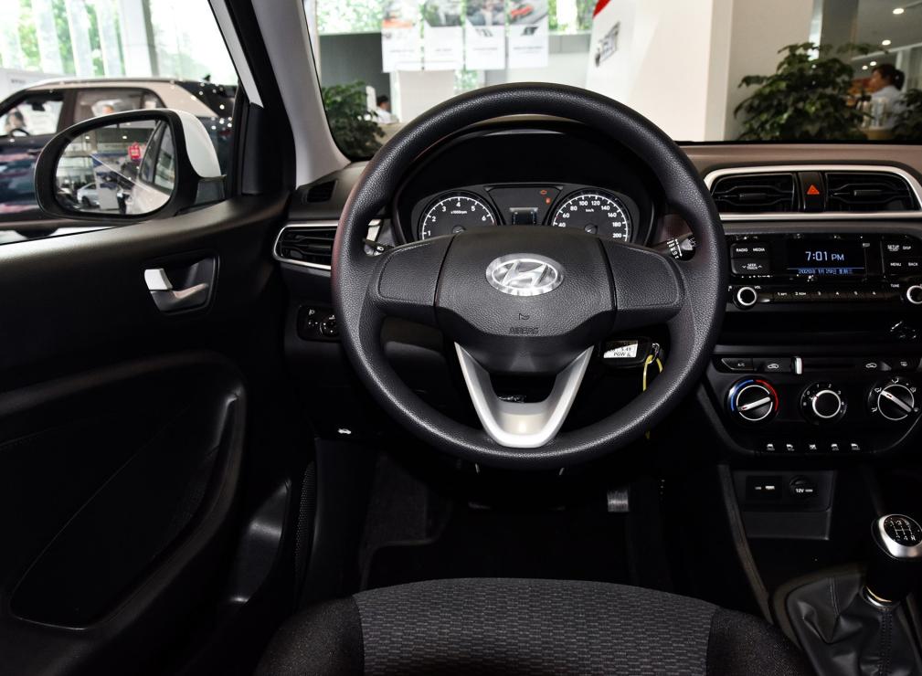 现代瑞纳4万左右的车,吉利帝豪和北京现代瑞纳