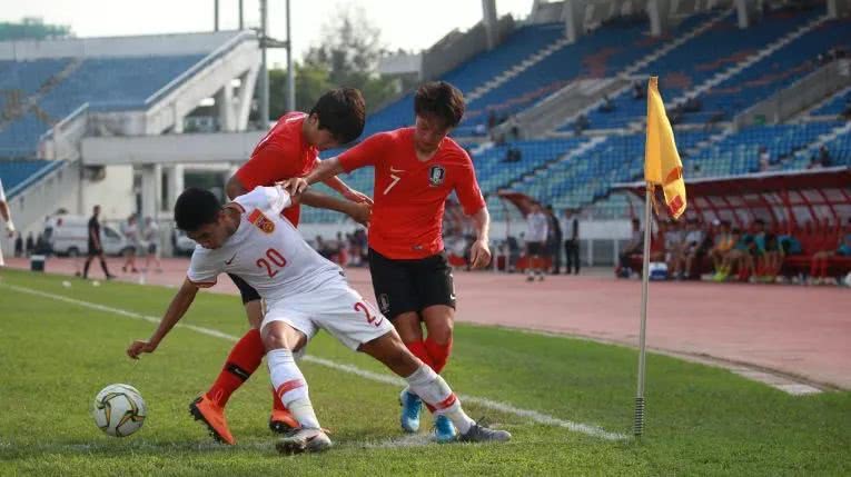 能赖孩子吗？挪威19岁小将已成欧冠最佳射手！国青小将还颠不好球