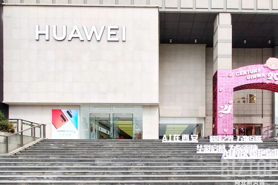 西安赛格品牌大升级!瑞幸和COACH做邻居,西安商业8月迷幻现实