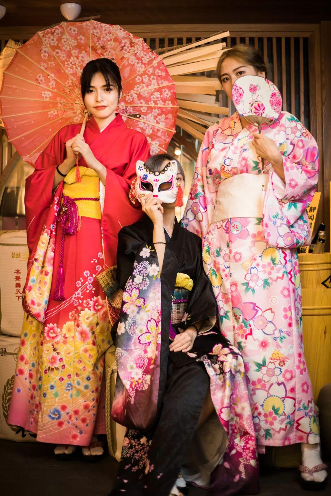 日式酒场大哥大出来营业了，凌晨3点还被小仙女围观