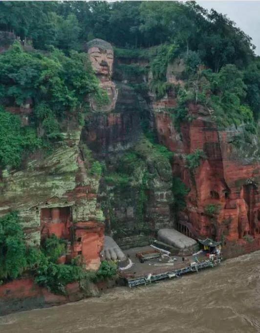 乐山大佛是因为洪水修建的吗,乐山大佛脚被水淹没奇观出现