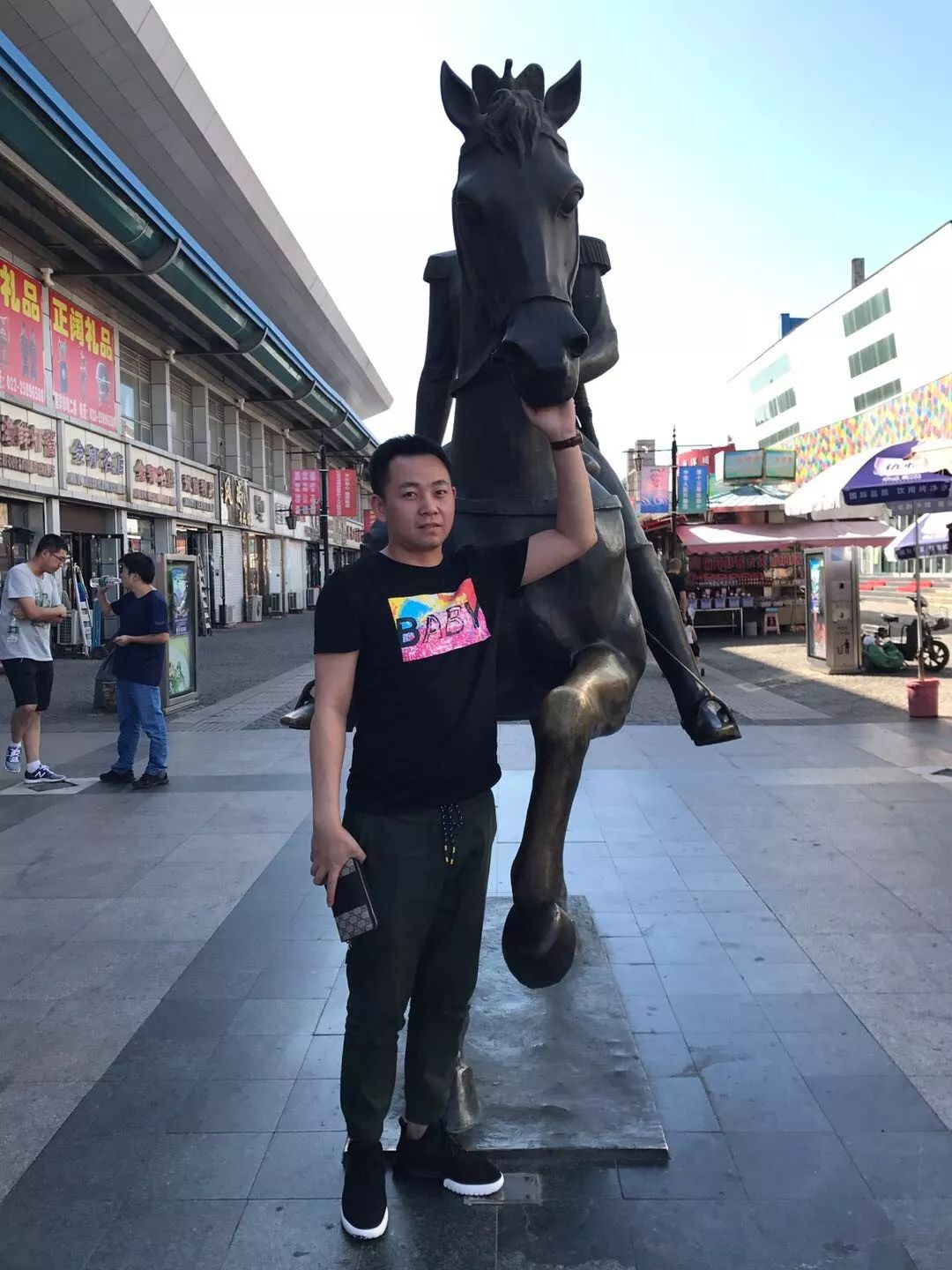 王加林：每次去师爷家都吃不饱，怹光聊相声，不让我们夹菜