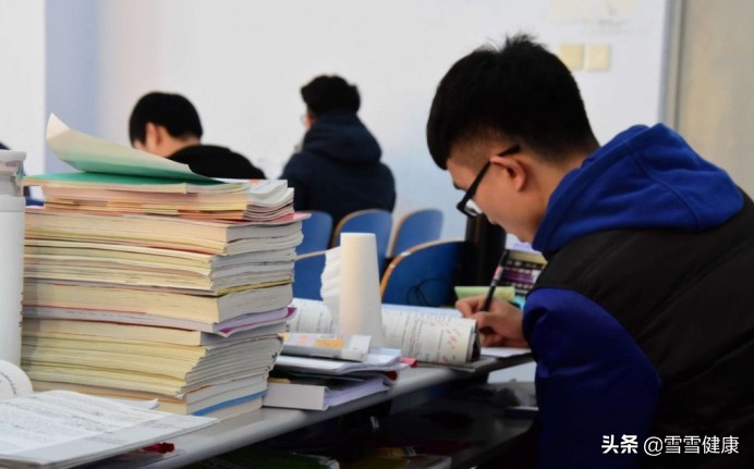 少年白是身体不行了吗,少年白有什么方法改善