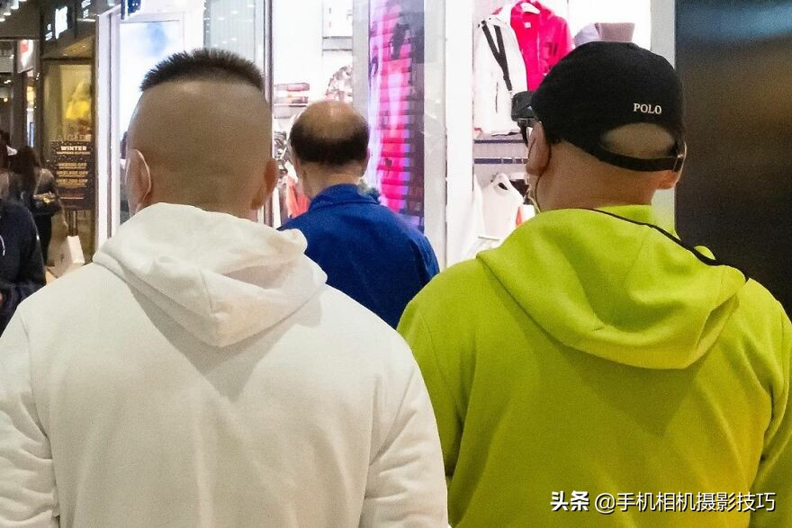 他被称为香港街拍之王：每一张照片都难以复制，诀窍在哪？