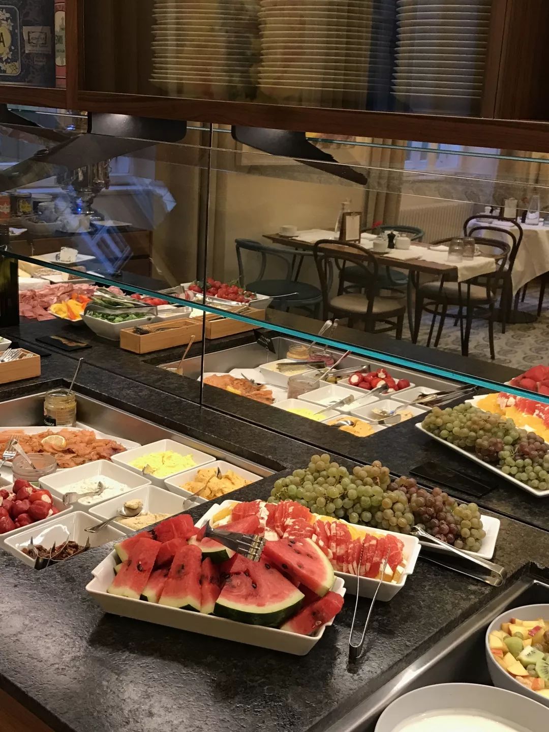 探访TON工厂看经典椅子背后的故事|疯狂24h我们去捷克干了啥?