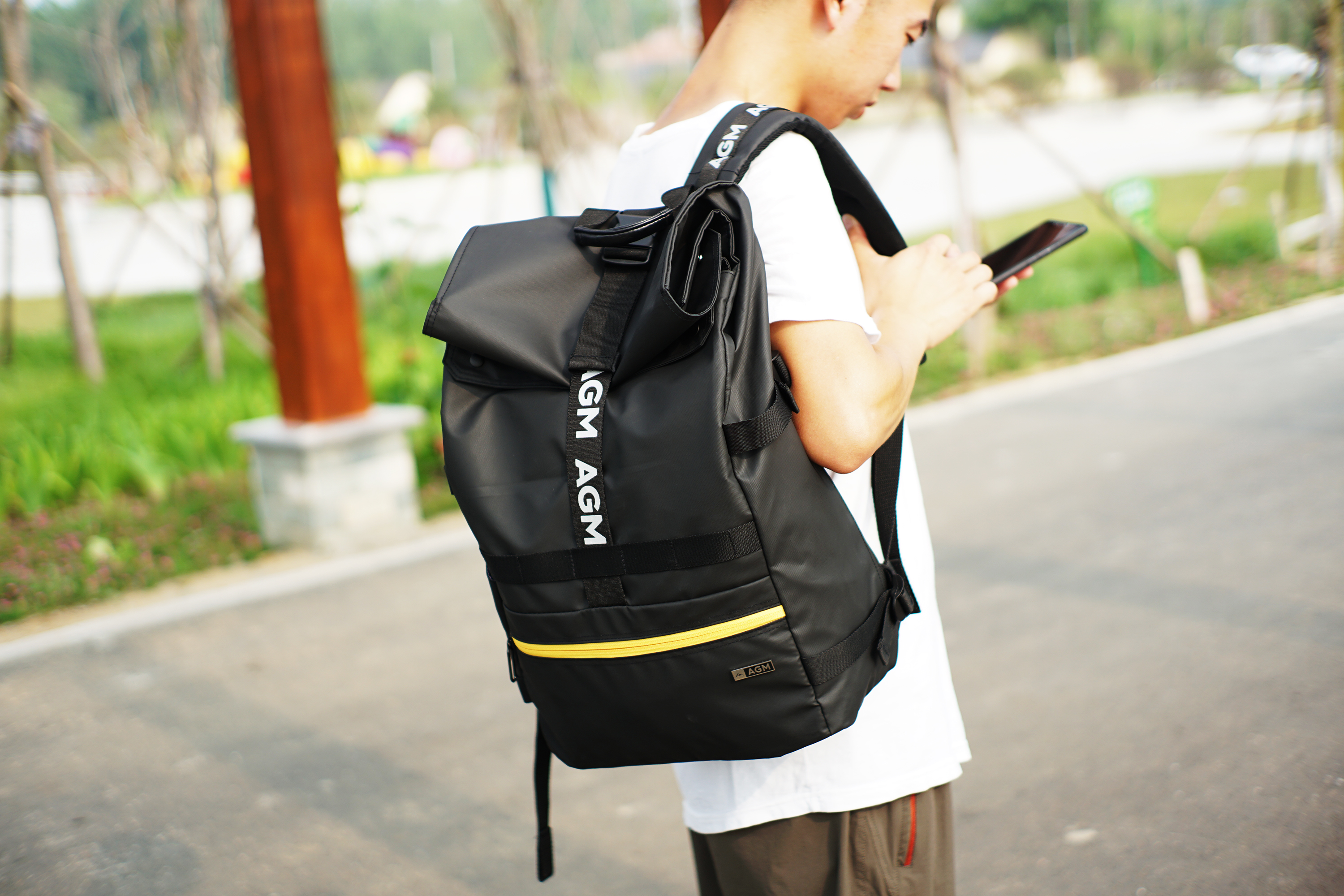 简约出行，必备舒适大容量双肩包，拥有AGM双肩包的重要性