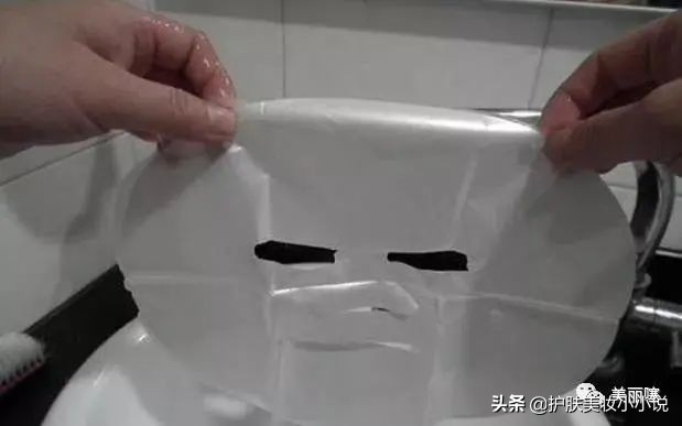 护肤:敷面膜时的面膜夹心纸你扔了吗?离职柜姐:果然是人傻钱多