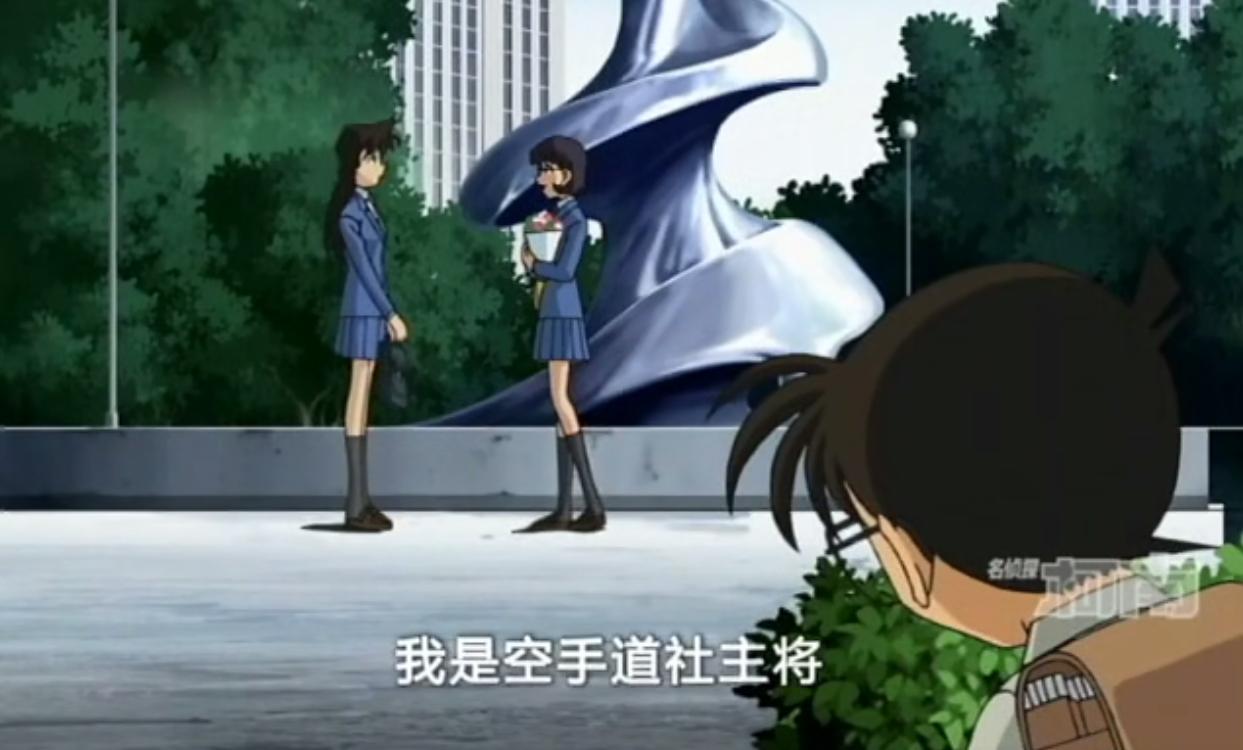 柯南耍帅的画面小兰都惊呆了,柯南为小兰露出令人心疼的表情