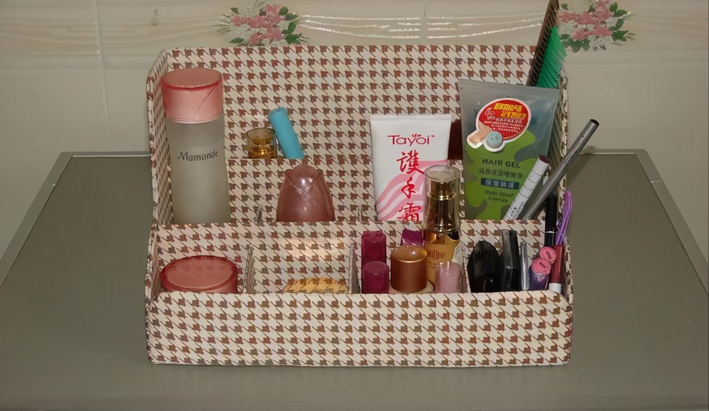 废旧纸板制作收纳盒教程,纸板自制墙壁收纳盒