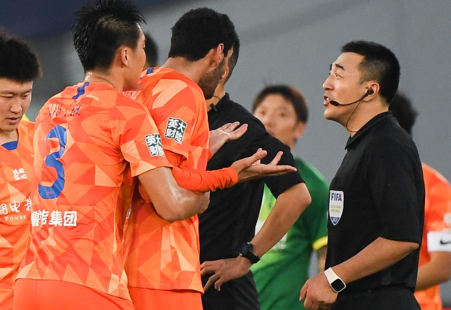 中超联赛前9轮共出现15张红牌,中超红黄牌及停赛广州恒大