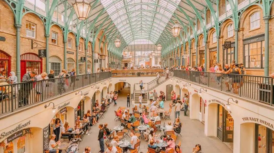 老外留学后回国摆摊,意大利留学生回国摆地摊