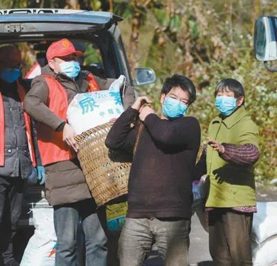 人民日报各种新闻报道,人民日报评论中央4台