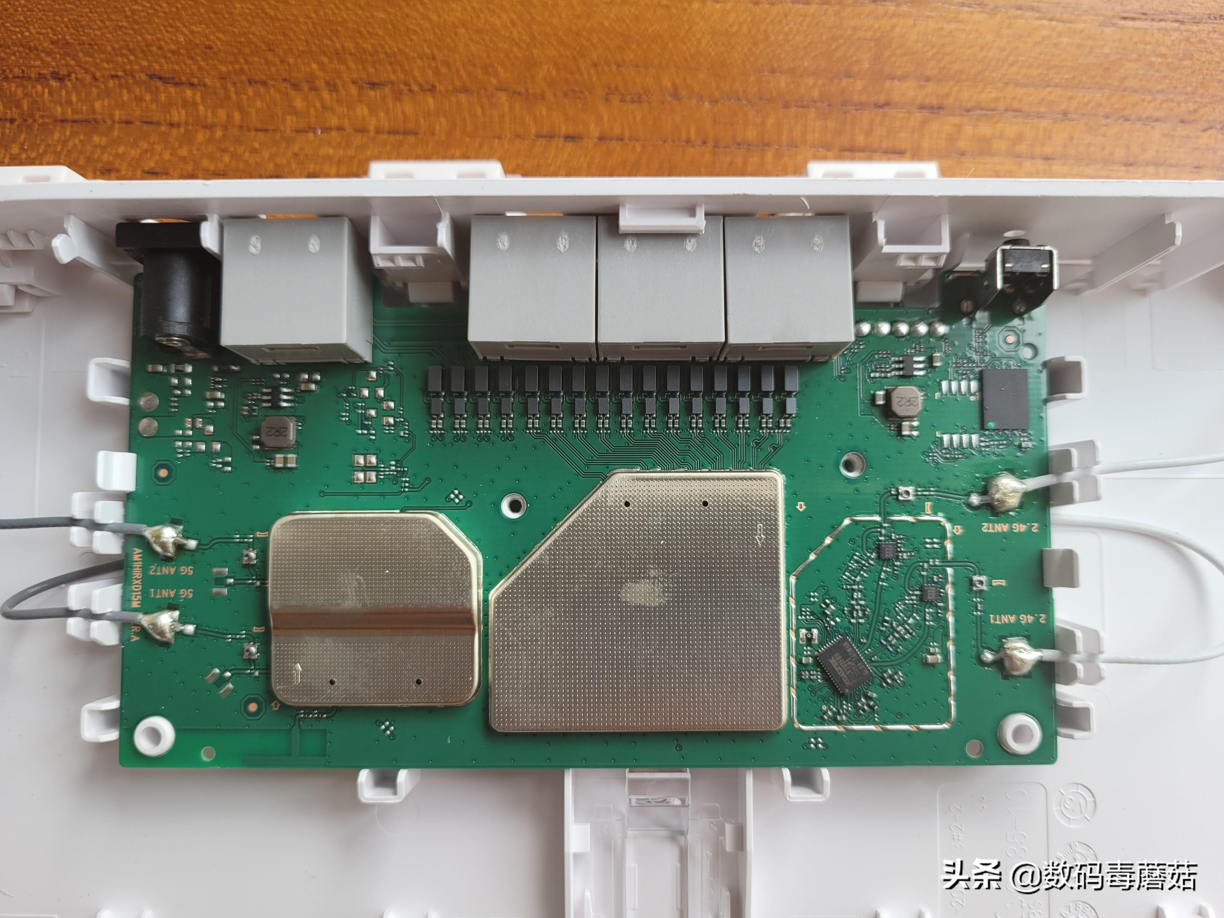 升级WiFi6，信号全覆盖——荣耀路由3SE拆机报告