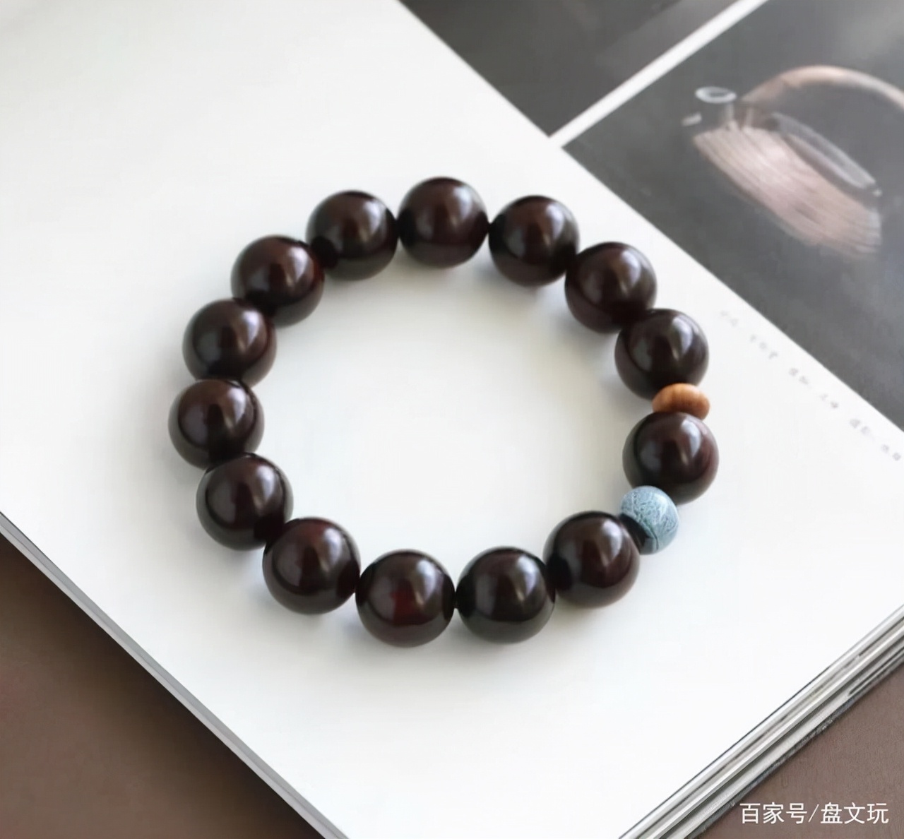 小叶紫檀手串哪种最值得收藏,小叶紫檀手串如何养护和盘玩方法