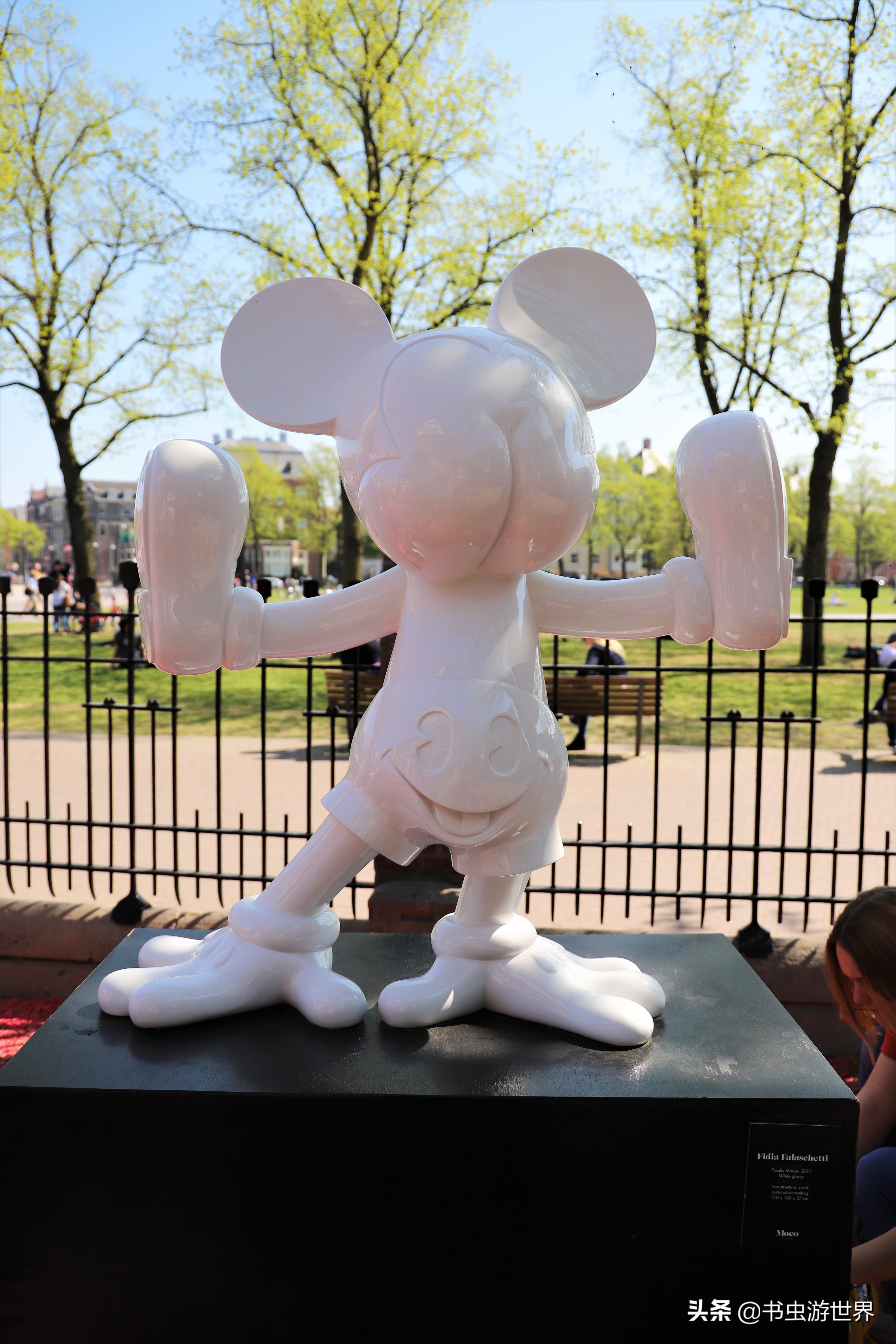 虚拟考古、气球女孩、波点女王：Moco的现当代艺术你能看懂几个？