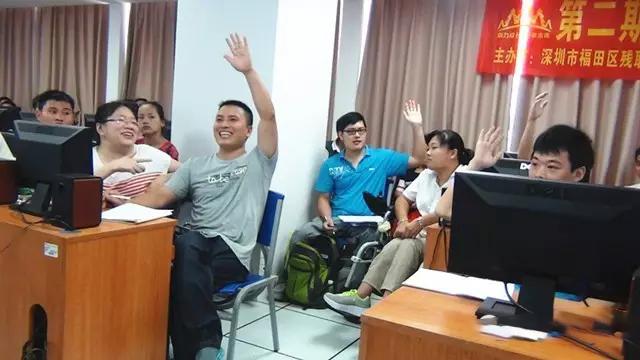 「真实故事」我们是残疾人，在深圳大芬村画画，有一天要做中国梵高