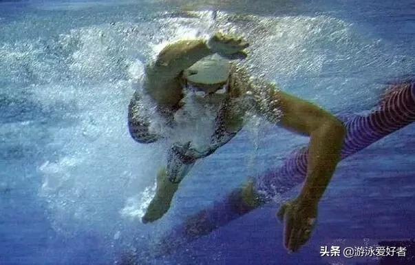 自由泳的呼吸技术,自由泳三划呼吸技术