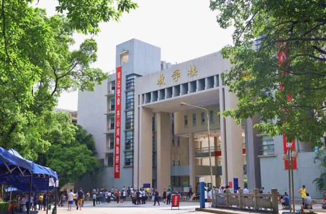 适合考公务员的广东民办本科学校,广东想考公务员报考哪个大学好