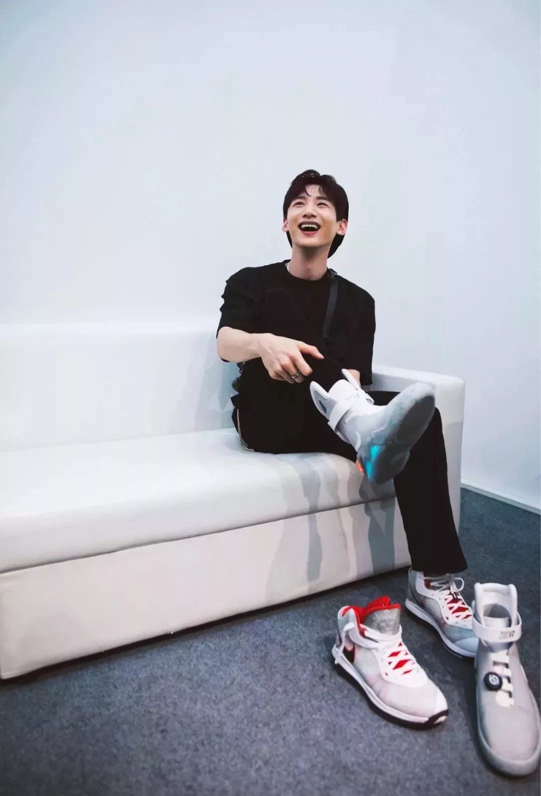 盘点白敬亭的私藏潮鞋,白敬亭收藏鞋子搞笑视频