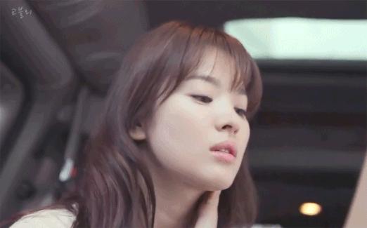 在折腾嘴唇这件事上,大家都一样