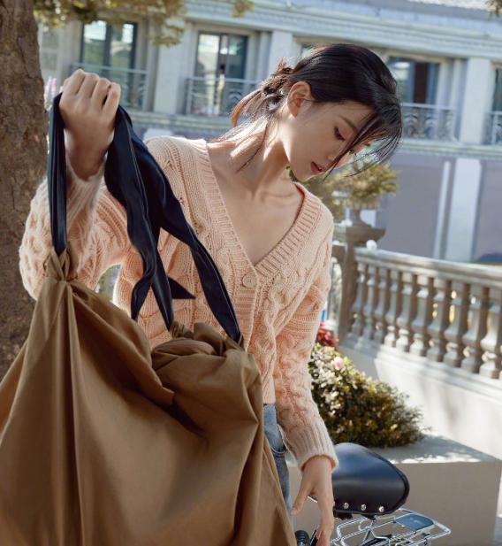 外套内搭什么衣服好看,金晨同款兔毛衣怎么搭