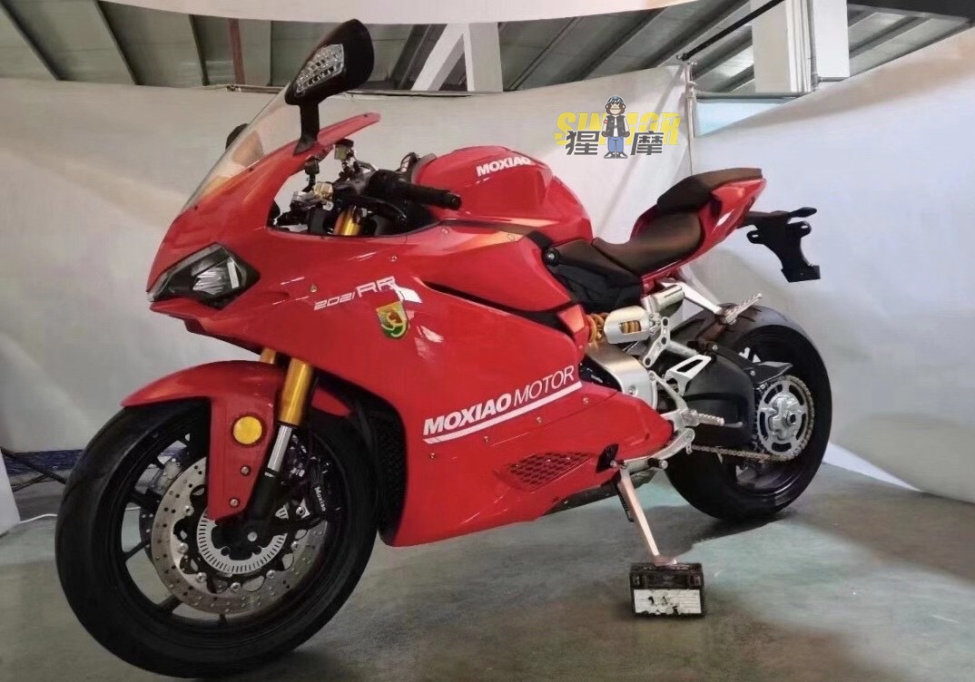 杜卡迪摩枭500rr与杜卡迪v4对比,摩枭500rr对比杜卡迪外观