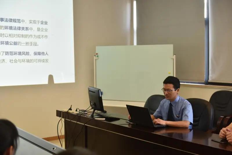 普法宣传进乡镇送法下乡暖人心,普法活动送法进校园