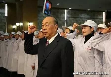 81岁河南首富，*养包***妇情**、暗通美国？