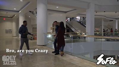 易烊千玺王俊凯摸手,易烊千玺摸王俊凯的头