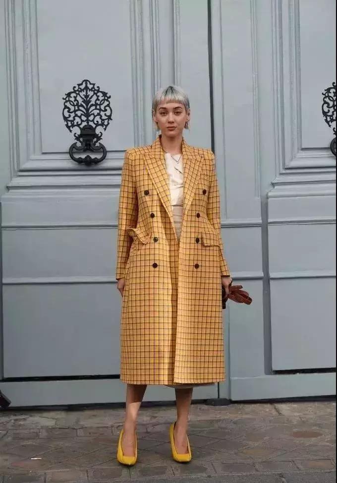 特别修身大衣怎么搭,连帽大衣如何穿搭