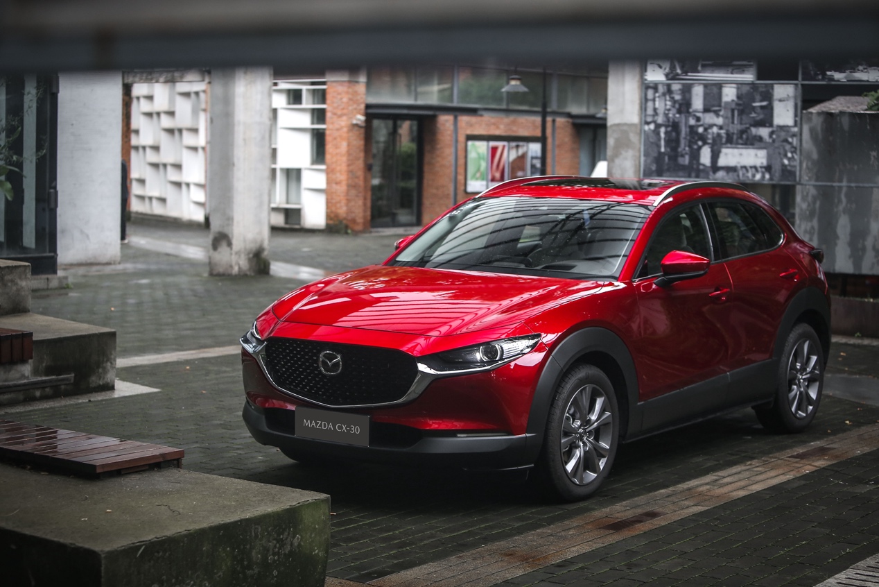 试驾马自达cx30手动挡,马自达cx-30选色