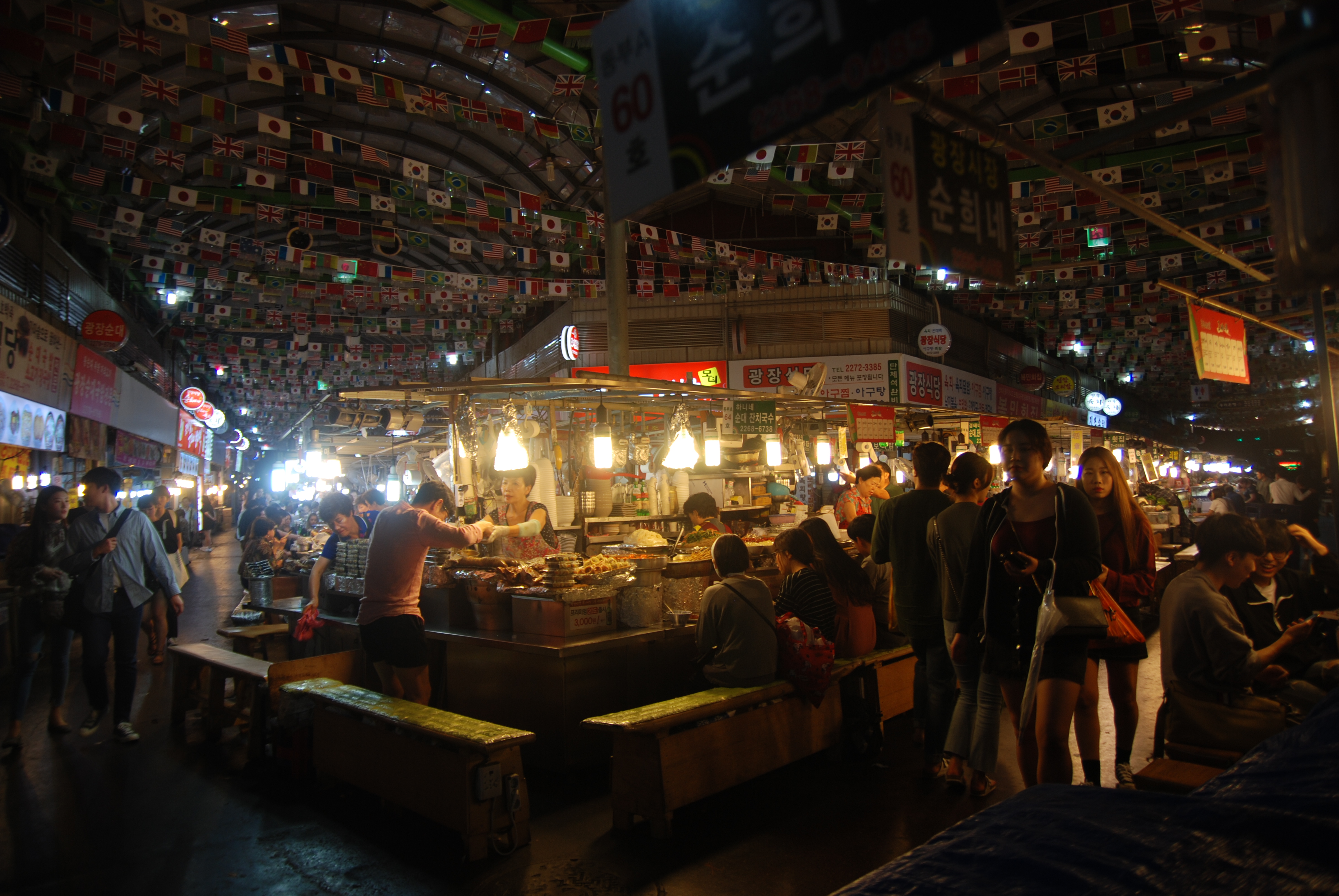 韩国紫菜包饭年糕,韩国美食一条街紫菜饭