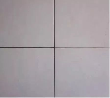 400x800瓷片用什么胶泥贴才好,墙壁贴瓷片踢脚线用水泥还是胶泥