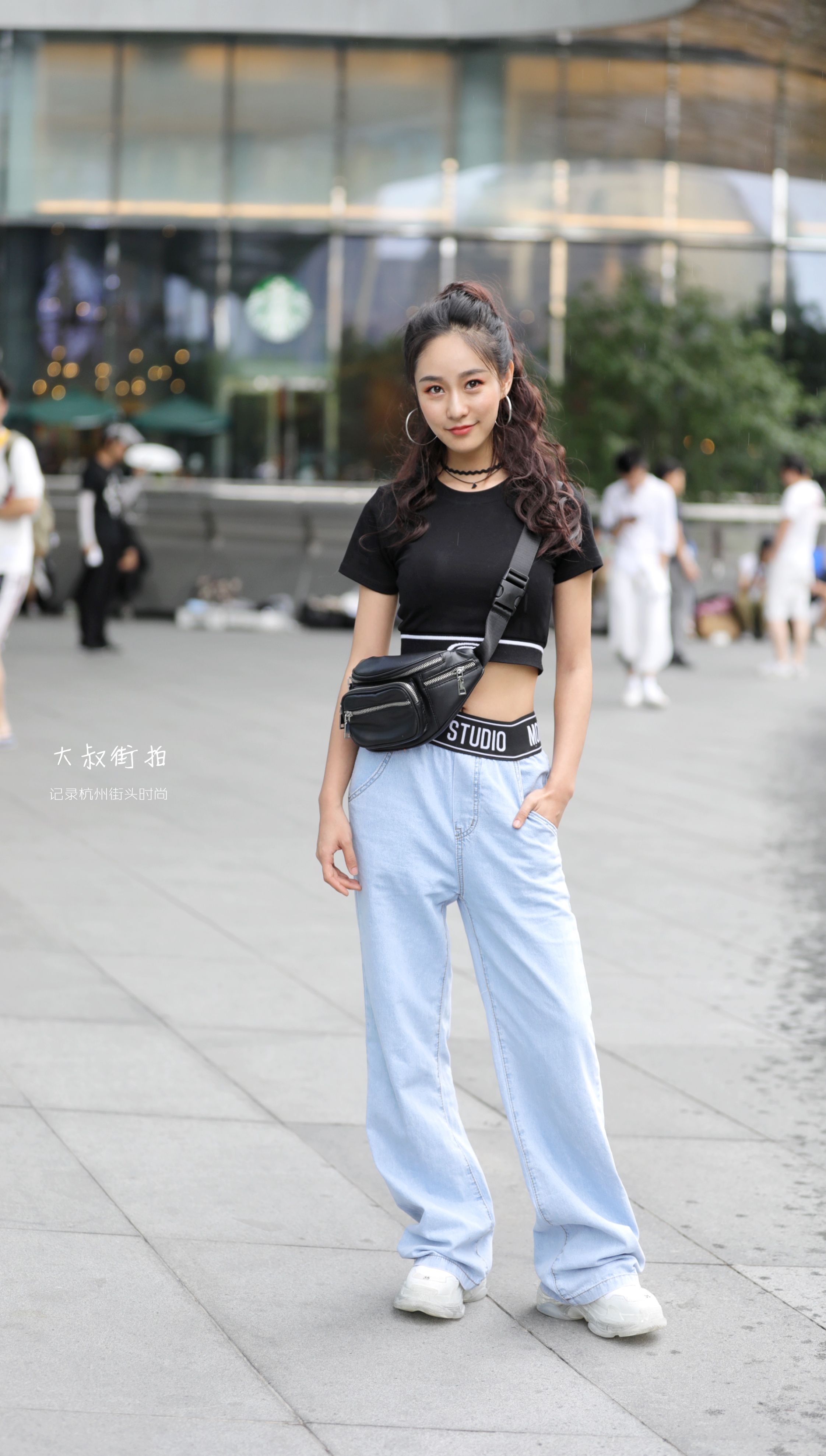 大叔街拍三亚姐妹,街拍40多岁大叔型身材穿搭