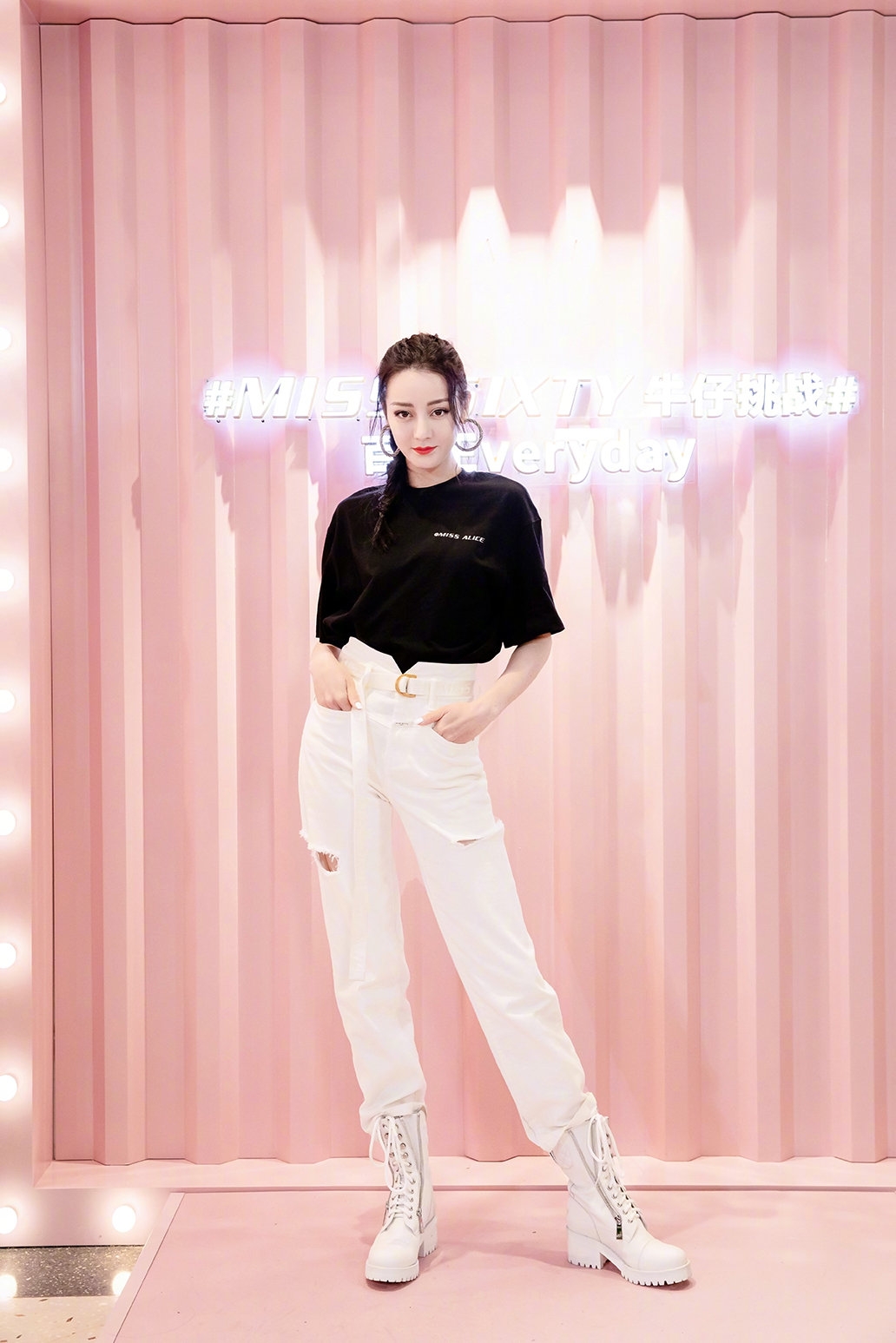 利用牛仔风格打造时髦气质,简约时尚休闲牛仔搭配