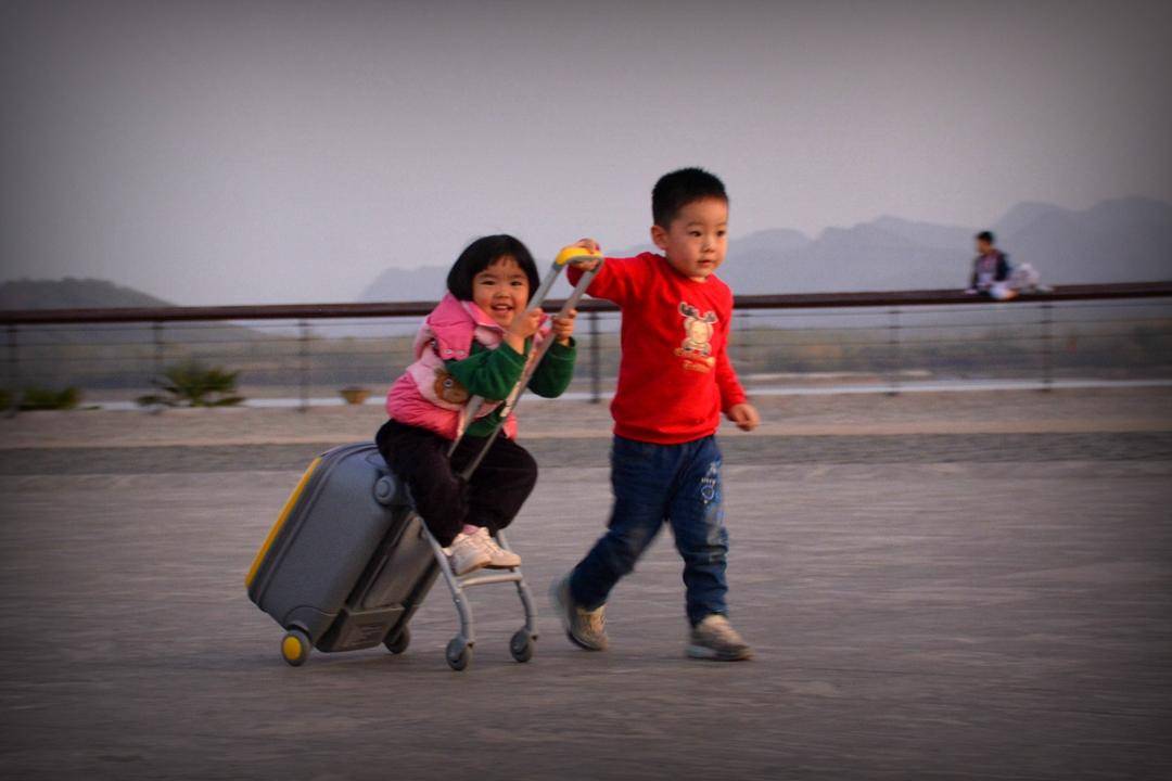 稚行遛娃箱B-Duck合作款评测:一箱两用能座还能装,券后589元