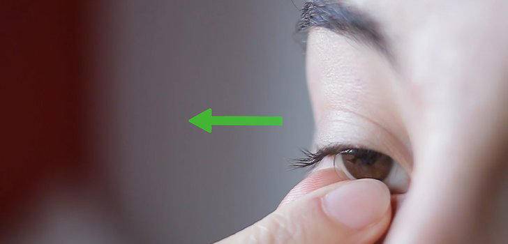 职场女无框眼镜,女白领上班时找隐形眼镜