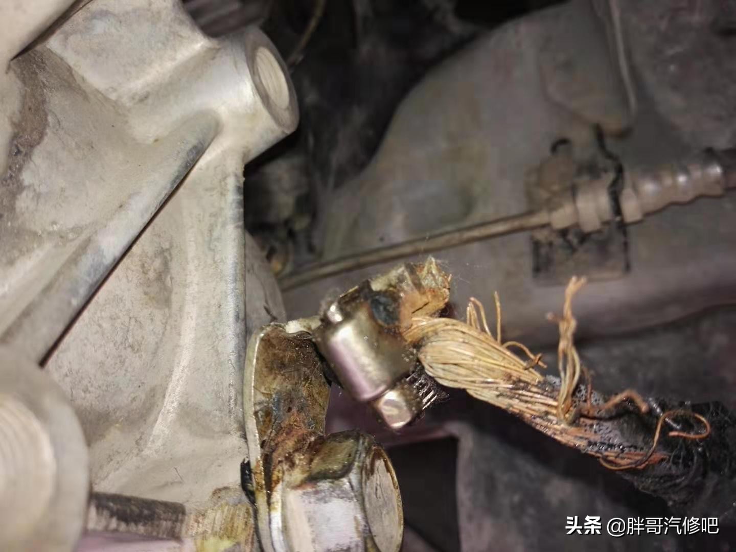 发动机搭铁不良故障的表现是什么,发动机搭铁不良导致发动机高温