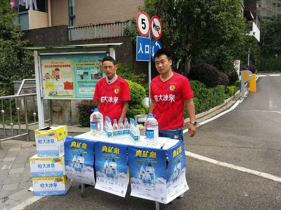 负债1.9万亿，每天利息2.4亿，许家印离“接班”贾跃亭还有多远