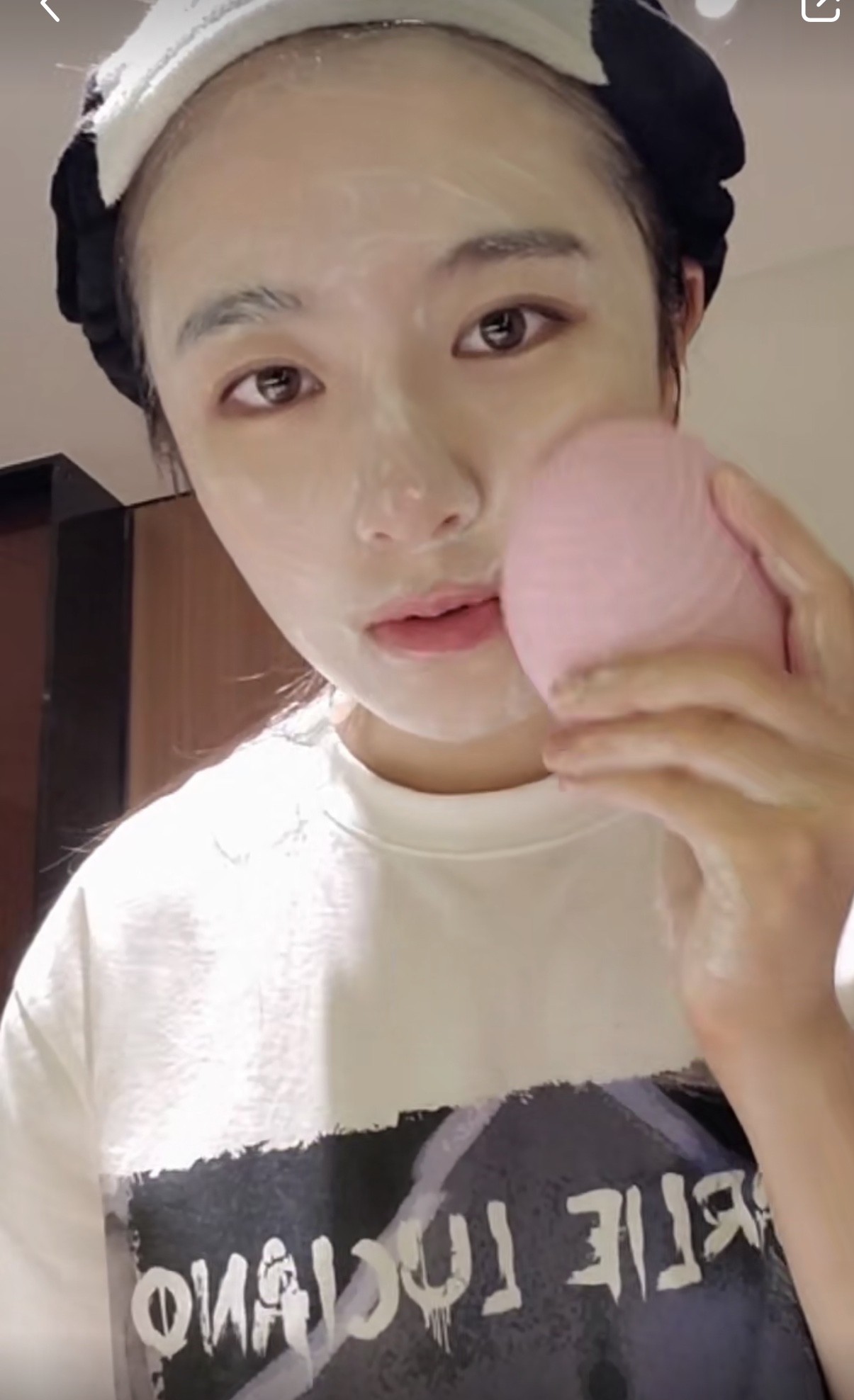 李兰迪卸妆视频:大大方方分享素颜,用的产品也很平价