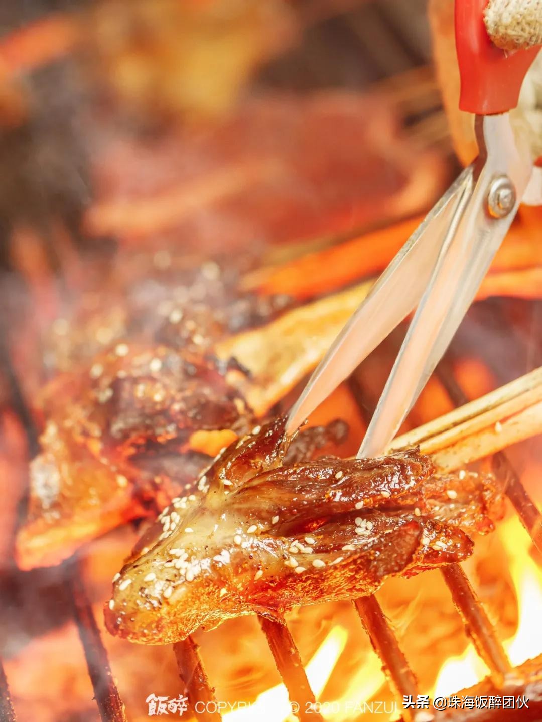 *男猛**深夜在线烧烤！柠溪这间3年串串界老店，变了…