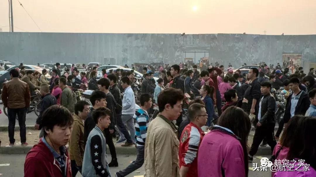 从富士康工厂到苹果商店看一部iPhone如何诞生？