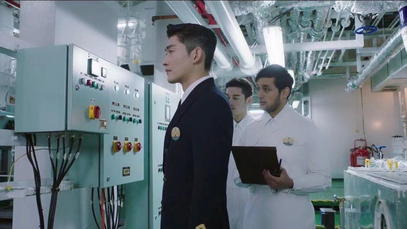 张翰王丽坤街头拍戏共赴海洋之城,张翰王丽坤同船共渡