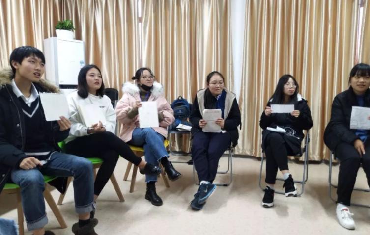 高校女生送快递,女生因没电脑被室友“嘲笑”